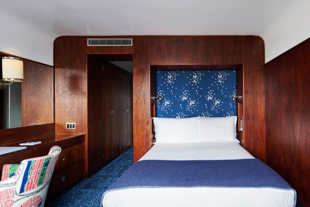 Standard Queen Room interior